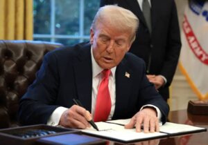 Trump, Eğitim Bakanlığının kapatılmasına yönelik başkanlık kararnamesini imzaladı