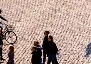 Araştırma şirketi Gallup, dünyanın en mutlu ve mutsuz ülkelerini açıkladı