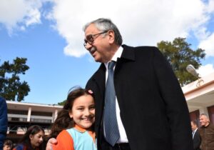 Mustafa Akıncı’dan eğitim vurgusu: “Esas olan çocukların başının içidir”