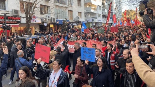 Protestoların ardından pek çok kentte ev baskınları: Gözaltılar var