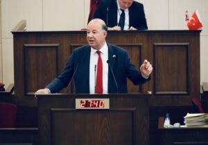 Dinçyürek: “Yaptıklarım ortada, teşekkürü hak ettiğime inanıyorum”