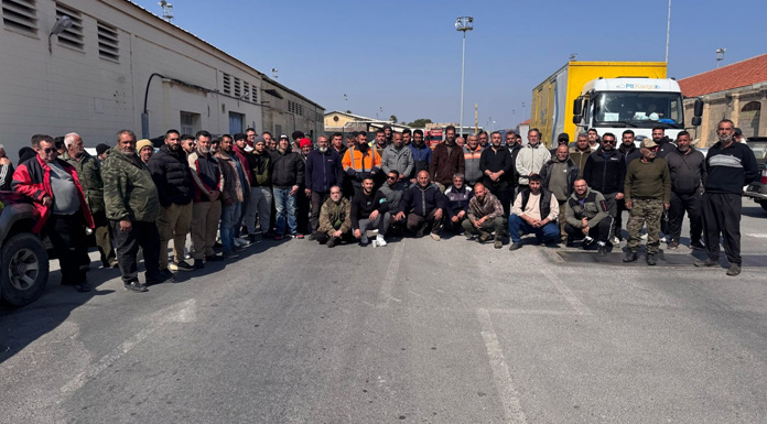 Liman işçileri greve devam ediyor: Maaşlarımızı alamıyoruz, sesimizi duyun!”