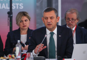 Özel, Brüksel’de Avrupa liderlerine seslendi: “Erdoğan’la ilkesiz bir ilişki kurulmamalı”