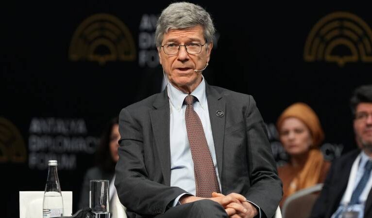 ABD’li ünlü ekonomist Sachs: “Suriye’de savaş Esad diktatörlüğünden çıkmadı, İsrail istedi, Obama’nın verdiği emirle başladı“