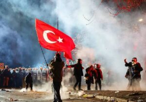 New York Times: Türkiye otokrasiye direniyor, halkın cesareti küresel sessizlikten daha fazlasını hak ediyor