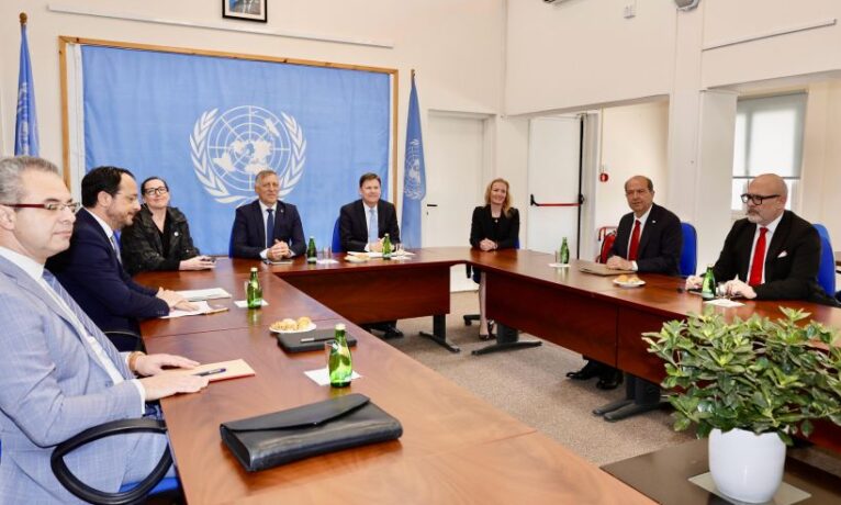 Tatar-Hristodulidis görüşmesinde güneş enerjisi, kapılar ve Holguín ataması gündemde