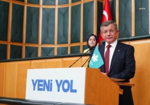 Ahmet Davutoğlu: “Kıbrıs’ın içine düştüğü batak sizlerin aynadaki aksidir”