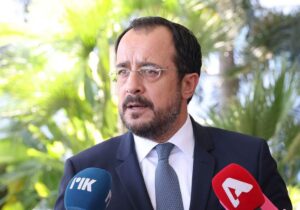 Holguin 20 Mayıs’tan sonra adaya geliyor, AB Temsilcisi Hahn göreve başlıyor I Hristodulidis: “Hedefimiz net, planımız hazır”