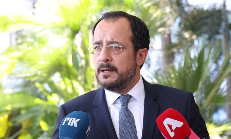 Holguin 20 Mayıs’tan sonra adaya geliyor, AB Temsilcisi Hahn göreve başlıyor I Hristodulidis: “Başkasının mülküne el koymak hukuksuzluktur”