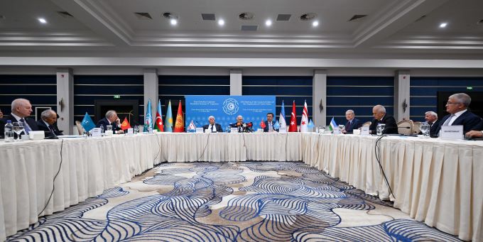 Büyükelçiler güneyde, Aksakallılar kuzeyde
