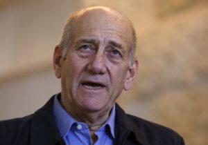 İsrail eski Başbakanı Ehud Olmert: “İsrail Gazze’de savaş suçları işliyor”