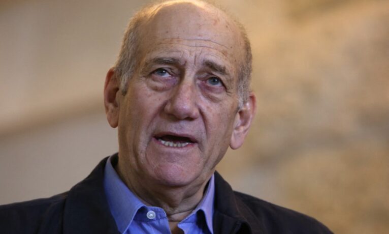İsrail eski Başbakanı Ehud Olmert: “İsrail Gazze’de savaş suçları işliyor”