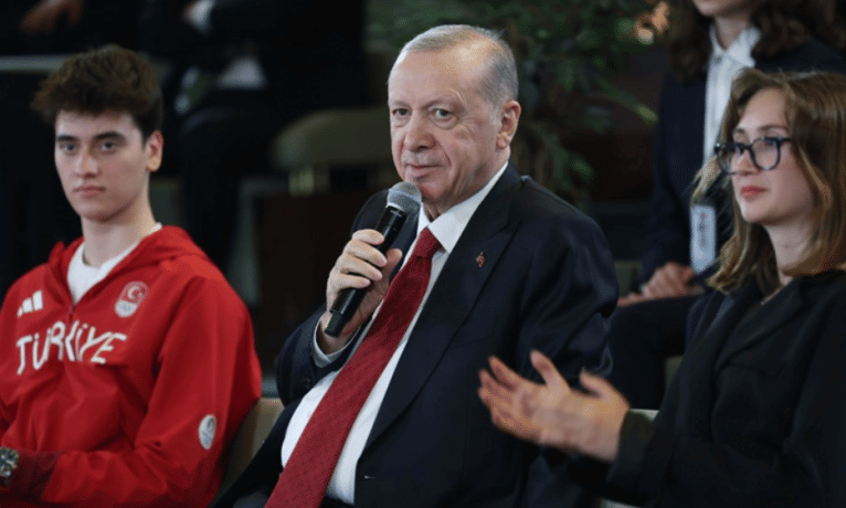 Erdoğan: “Yeni anayasayı ertelemek mümkün değil”