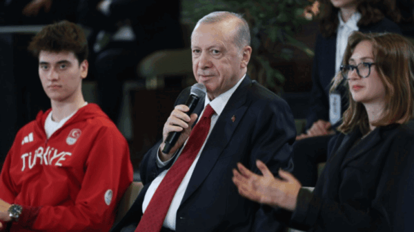 Erdoğan: “Yeni anayasayı ertelemek mümkün değil”