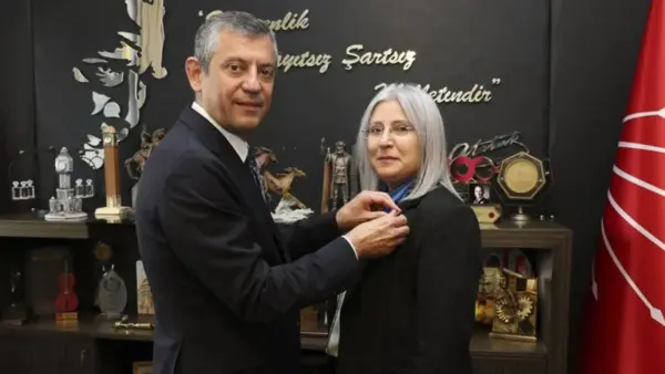 Erdoğan’ın eski yardımcısı Fuat Oktay’ın eski eşi CHP’ye katıldı