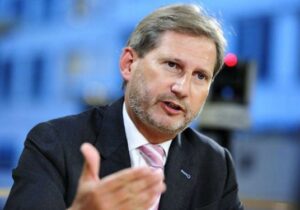 AB’nin yeni Kıbrıs temsilcisi sahaya indi: Johannes Hahn gayriresmi temaslara başladı