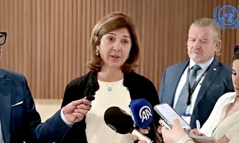 Holguin: “Güven inşa etmenin yolu, liderleri dinlemekten geçiyor”