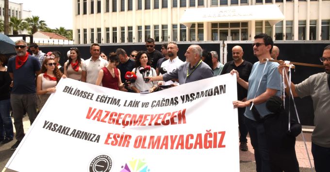 Öğretmenler Başbakanlık önünde: “Yasaklarınıza esir olmayacağız”