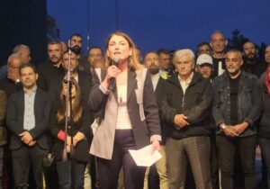 Doktorlar da meydanda: “Eğitimde laiklik çocukların özgürlüğüdür”