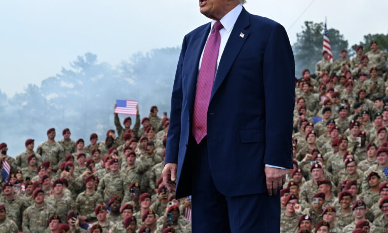 Trump, Orta Doğu’daki ABD’li personelin ayrılmasını ‘bölgedeki tehlikenin artmasına’ bağladı