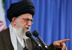 İran’dan Trump’a yanıt: “Hiçbir İranlı yetkili Beyaz Saray’ın kapılarında yalvarmadı, yalanlarından daha iğrenci, yüce lideri korkakça ‘ortadan kaldırma’ tehdididir!”