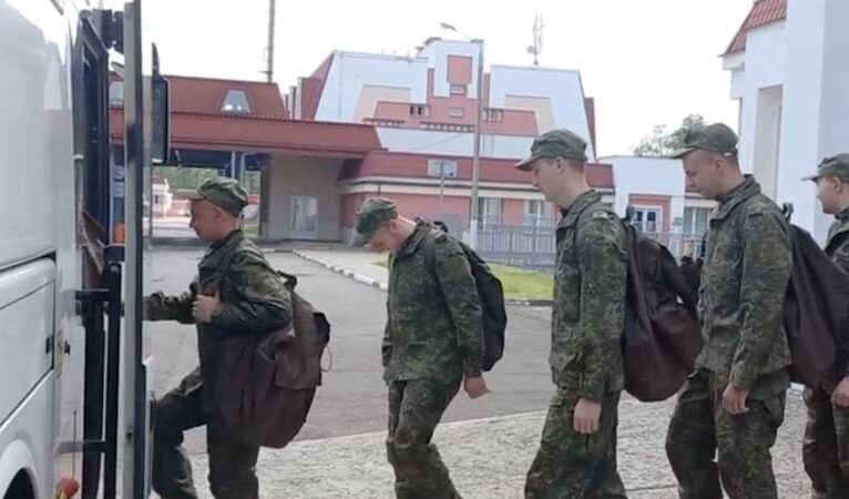 Rusya ile Ukrayna arasında 25 yaş altı savaş rehinelerinin takasının ilk aşaması yapıldı