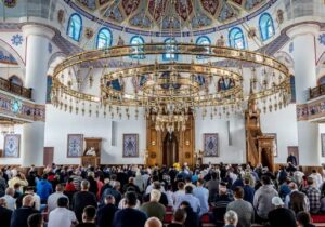 Hristiyanların sayısı azalıyor, Müslümanların sayısı artışta