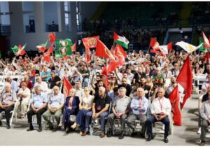 AKEL’in 24. Kongresi’nden Kıbrıslı Türklere mesaj: “Ortak vatan, ortak mücadele”