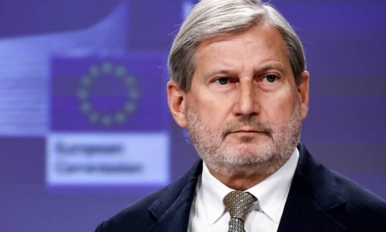 AB Temsilcisi Johannes Hahn, Kıbrıs’a geliyor: Hristodulidis ile görüşecek
