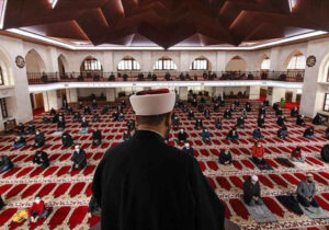 Türkiye Diyanet’ten ‘rüşvet’ ve ‘yolsuzluk’ hutbesi