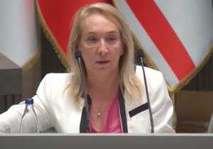 Filiz Besim: “YÖDAK’ın 27 branşta uzmanlık eğitimine onay vermesi tarihi bir gaflettir!”