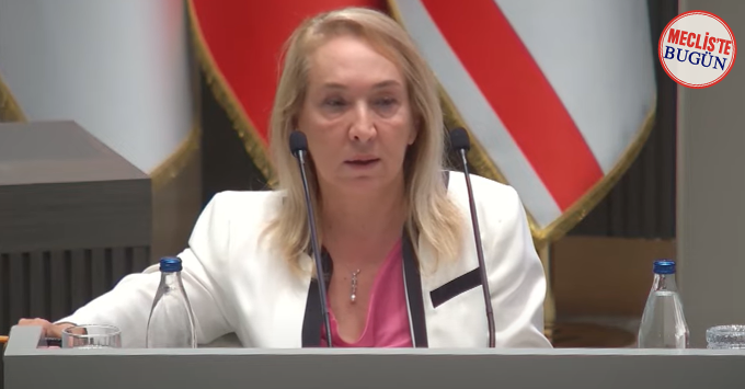Filiz Besim: “YÖDAK’ın 27 branşta uzmanlık eğitimine onay vermesi tarihi bir gaflettir!”