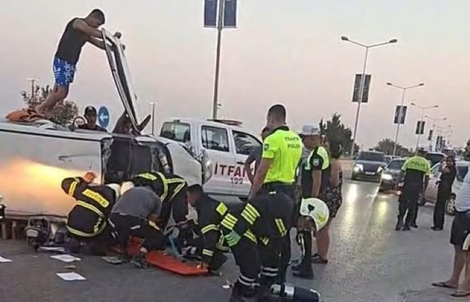Mağusa-İskele yolunda korkutan kaza: Araç yan yattı, üç kişi yaralandı