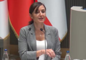 Rogers: “Bir gün yetersiz eğitimli bir hekimin ellerinde ölen sizin çocuğunuz da olabilir”