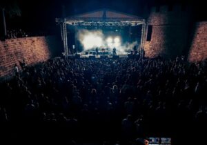 25. Uluslararası Mağusa Kültür ve Sanat Festivali “Adamlar” konseriyle başladı