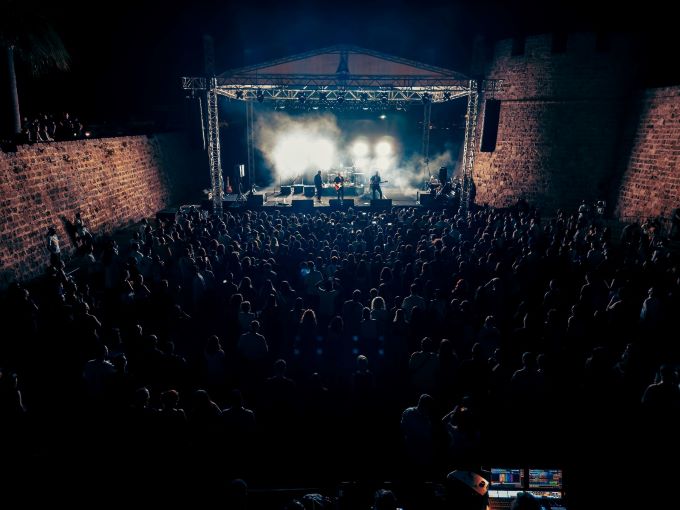 25. Uluslararası Mağusa Kültür ve Sanat Festivali “Adamlar” konseriyle başladı