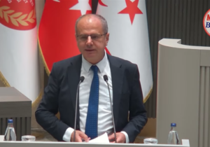 Özuslu’dan sert çıkış: “Bu yasa geleceğimizi rulet masasına yatırıyor”