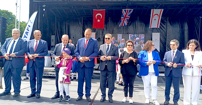 Üstel İngiltere’den gençlere seslendi: “Nerede yaşarsanız yaşayın, bilin ki bu devlet sizin devletinizdir!”