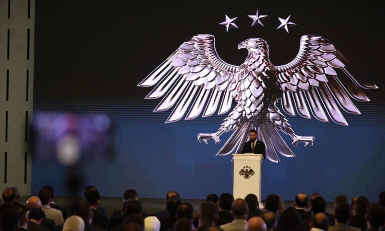 Suriye’nin ulusal logosu yenilendi; 14 tüylü ve 3 yıldızlı kanatlı şahin