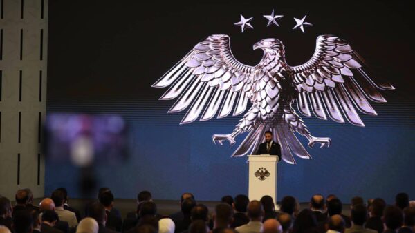 Suriye’nin ulusal logosu yenilendi; 14 tüylü ve 3 yıldızlı kanatlı şahin