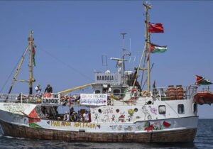 İsrail’in alıkoyduğu Hanzala gemisi aktivistlerine gözaltında şiddet