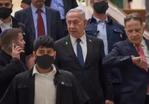 ABD Büyükelçisi, Trump’ın desteğini göstermek için Netanyahu’nun duruşmasına katıldı