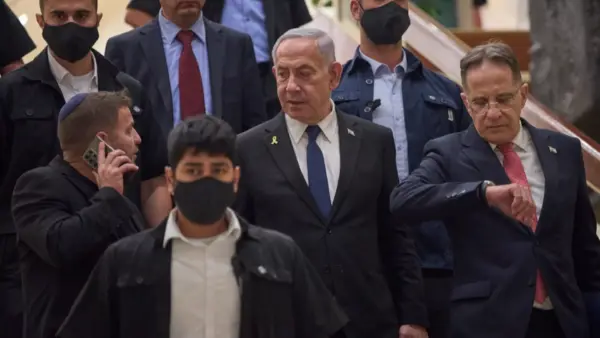 ABD Büyükelçisi, Trump’ın desteğini göstermek için Netanyahu’nun duruşmasına katıldı