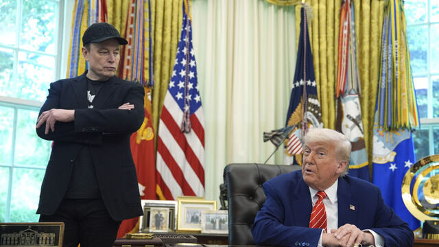 Trump, Elon Musk’ı yerden yere vuruyor, şirketlerine verilen devlet sübvansiyonlarını kesmekle tehdit ediyor