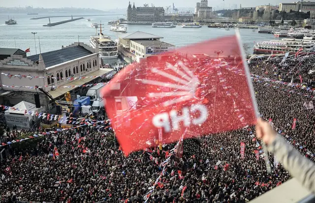 Türkiye I Ana muhalefet partisinin 17 belediyesine operasyon düzenlendi, 13 belediye başkanı tutuklu