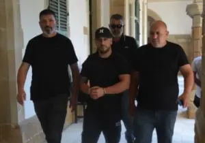 Kırmızı bültenle aranan İsrailli, Kıbrıs’ın kuzeyinde sahte pasaportla yakalandı