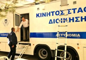 Yangın kontrol altında ancak tehlike bitmedi: 93 ev kül oldu, gasp iddiaları gündemde