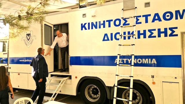 Yangın kontrol altında ancak tehlike bitmedi: 93 ev kül oldu, gasp iddiaları gündemde