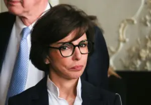 Fransa Kültür Bakanı “yolsuzluk” suçlamasıyla yargılanacak