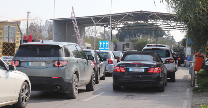 Yeşil Hat geçişleri tarihi zirvede: AB’den Kıbrıslı Türklere rekor destek
